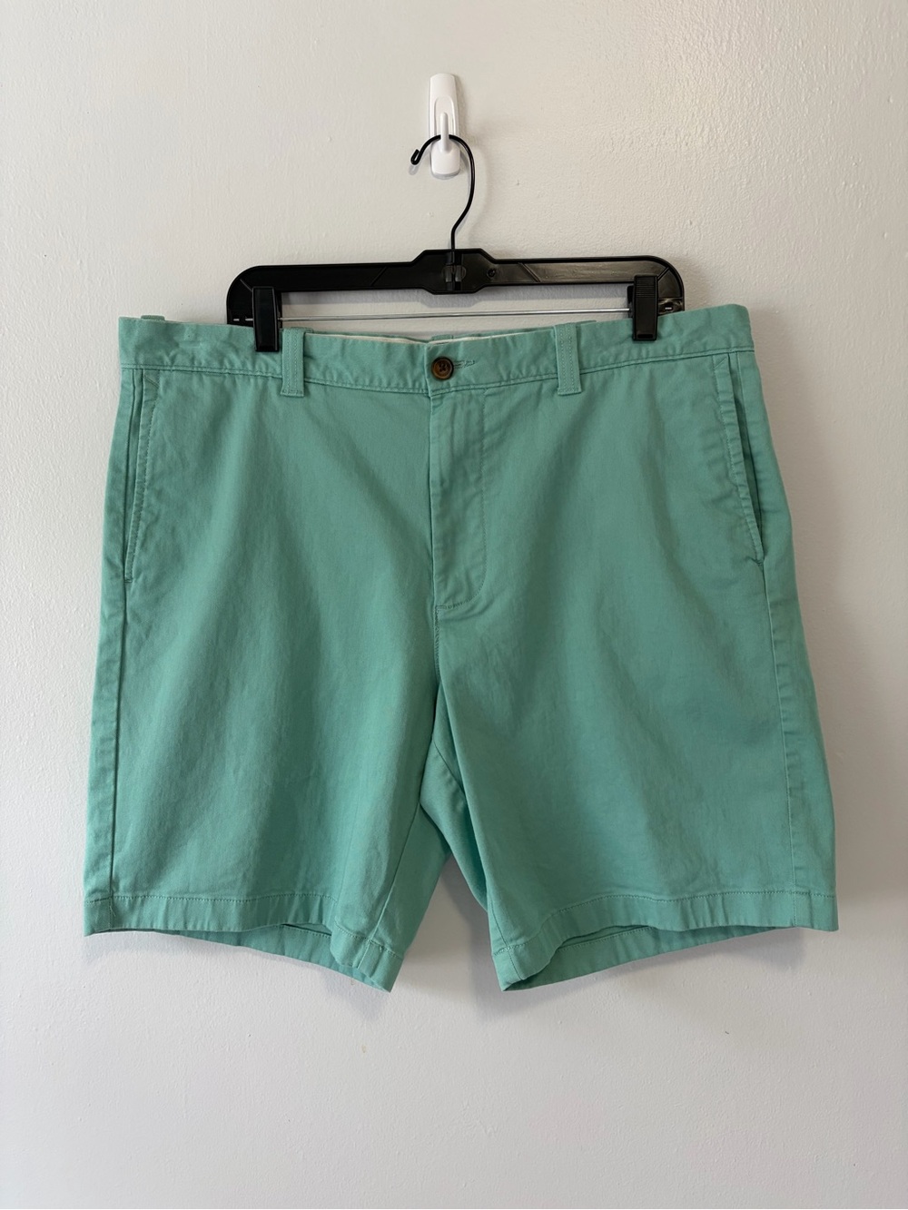 J. Crew Men's Classic smart casual Mint green 9” Flex Chino Shorts Mint; 38